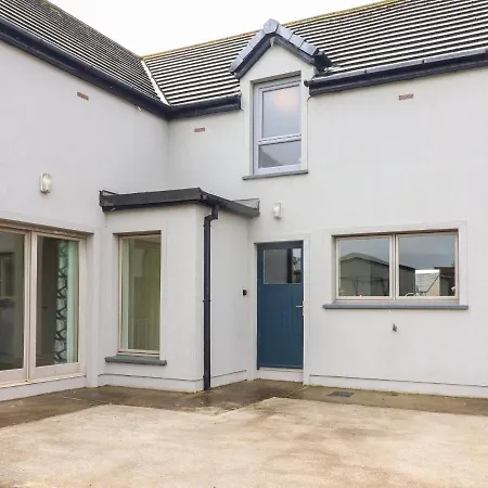 20 Lighthouse Village * Fenit