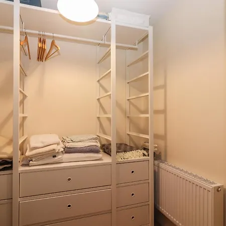 20 Lighthouse Village * Fenit