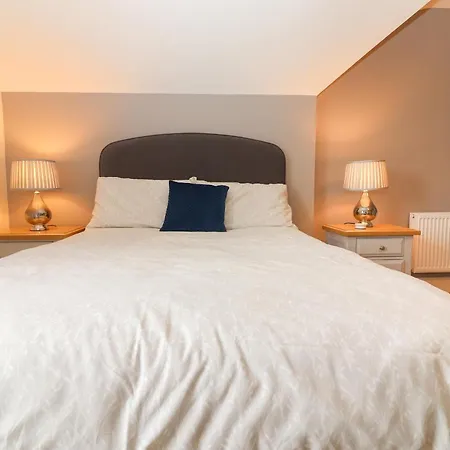 20 Lighthouse Village * Fenit