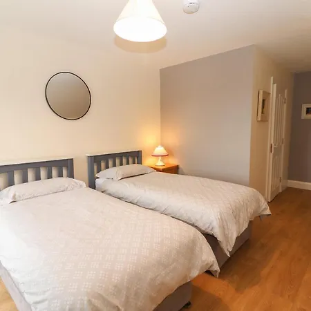 20 Lighthouse Village * Fenit