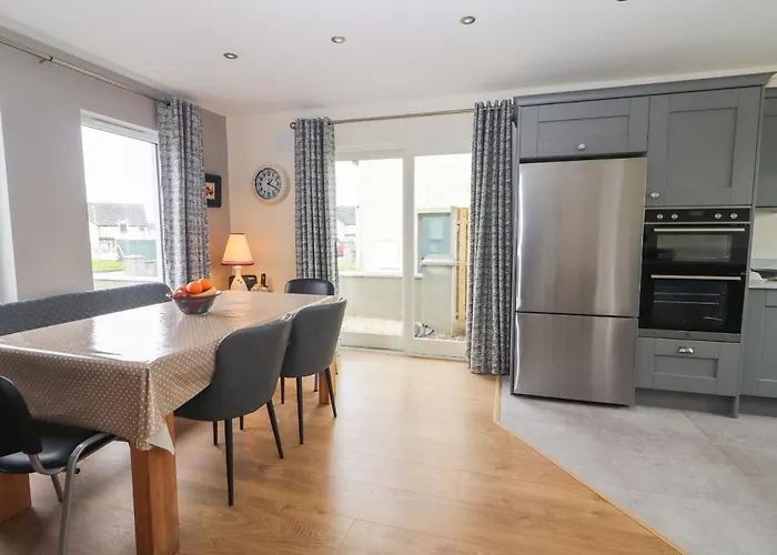 20 Lighthouse Village * Fenit