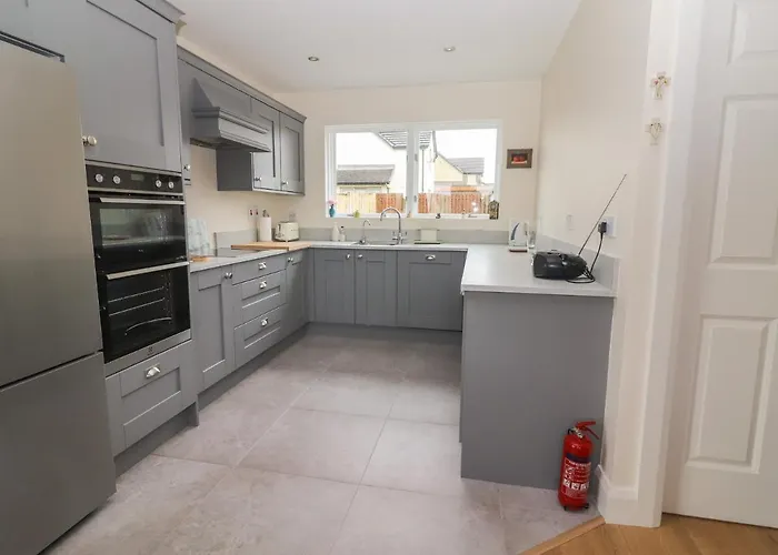 20 Lighthouse Village * Fenit