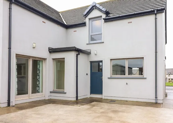 20 Lighthouse Village * Fenit