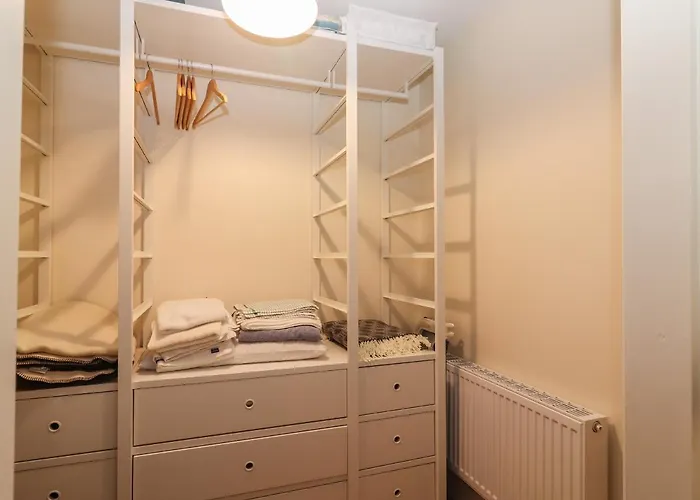 20 Lighthouse Village * Fenit