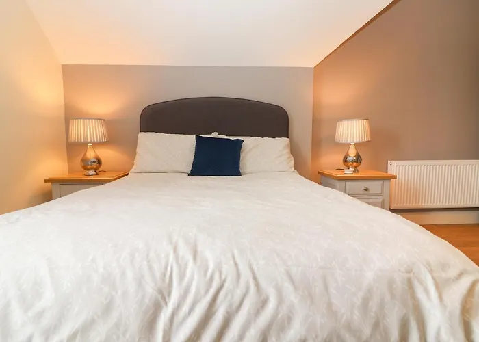 20 Lighthouse Village * Fenit